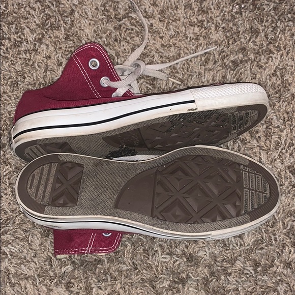 Converses - Picture 2 of 5